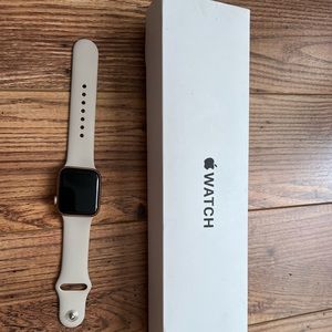 40mm Apple Watch SE